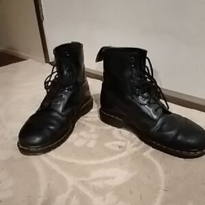 Black Leather Men's Dr. Martens